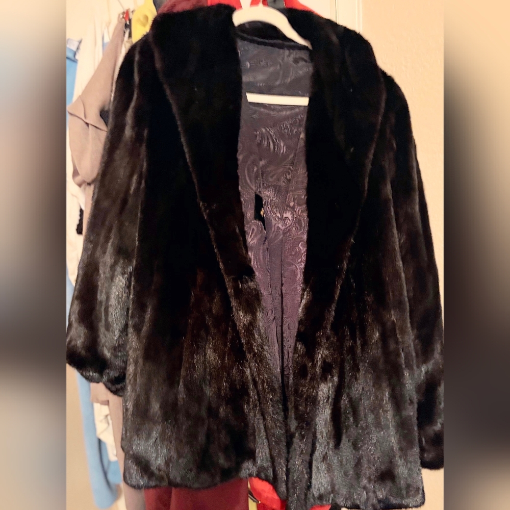 Elegant Black womens Faux Fur Coat